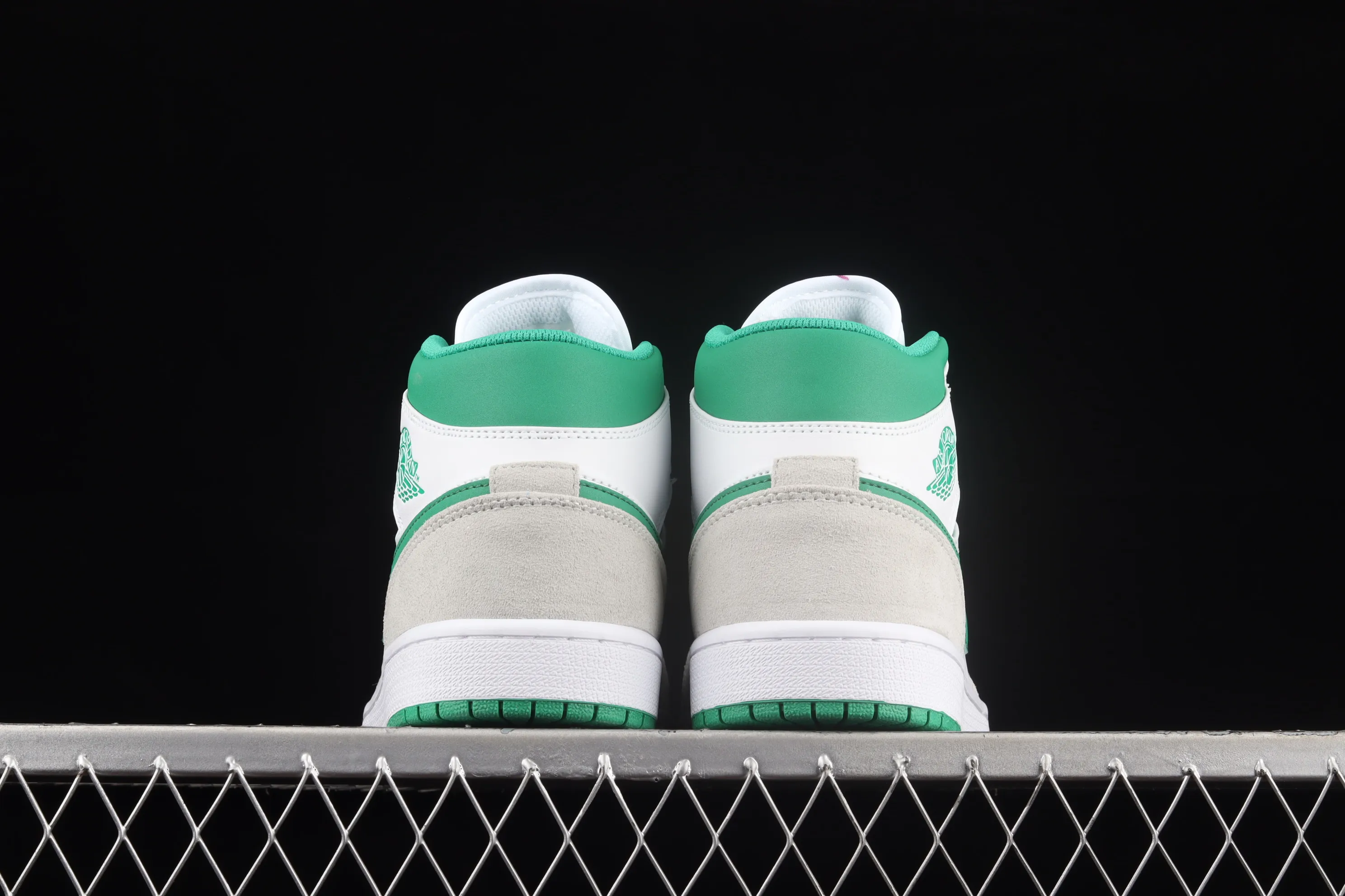 All categories Air Jordan Jordan series basketball shoes Air Jordan 1 Mid Air Jordan 1 Mid AJ1 Joe 1 meter white green mid-top cultural basketball shoes DC9294-103